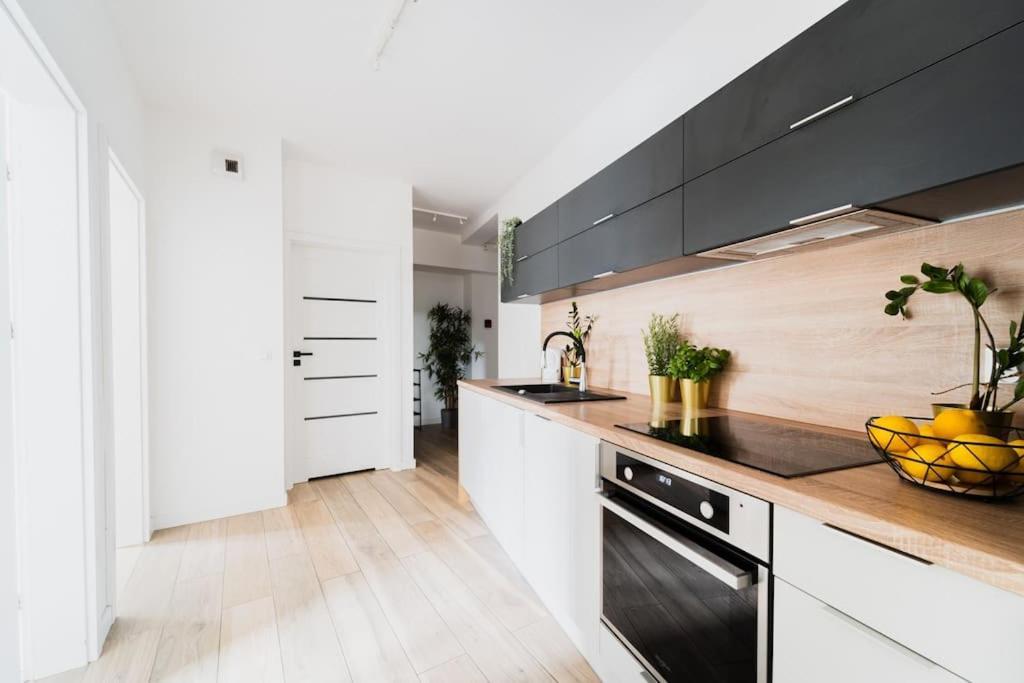 City Center - 3 Rooms - New Building - Private Parking Place - Garage Βρότσλαβ Εξωτερικό φωτογραφία
