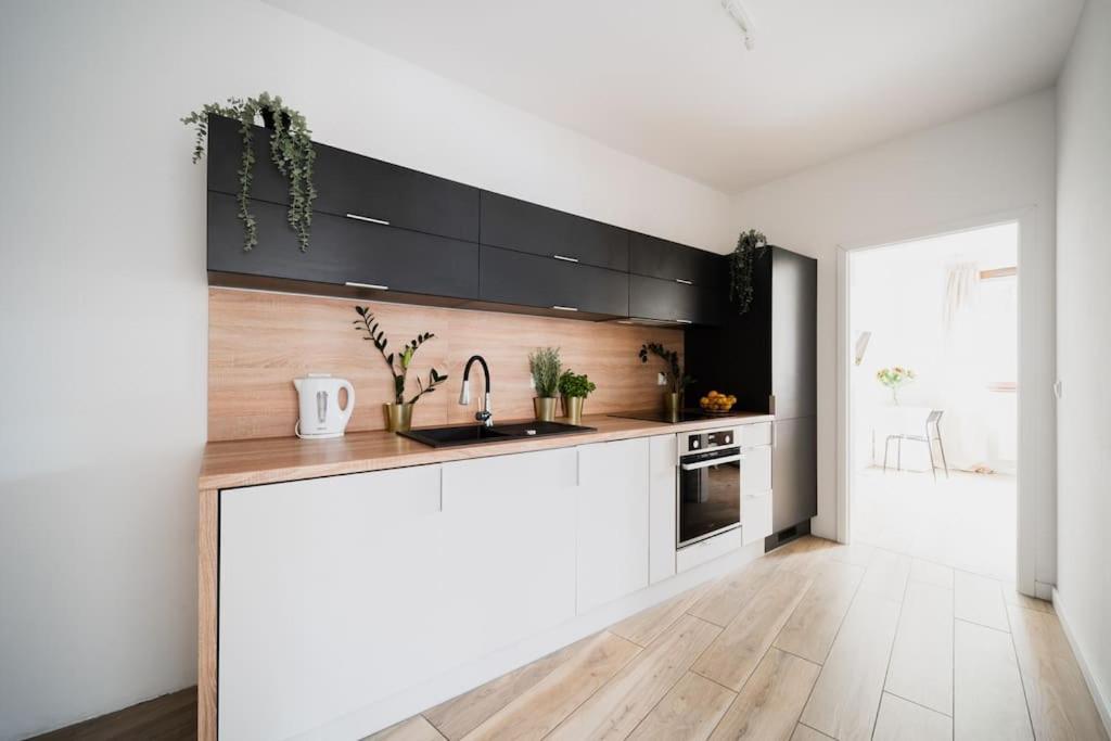 City Center - 3 Rooms - New Building - Private Parking Place - Garage Βρότσλαβ Εξωτερικό φωτογραφία