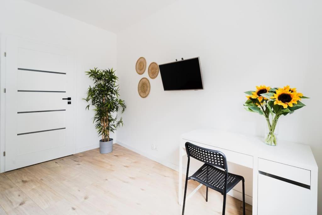City Center - 3 Rooms - New Building - Private Parking Place - Garage Βρότσλαβ Εξωτερικό φωτογραφία
