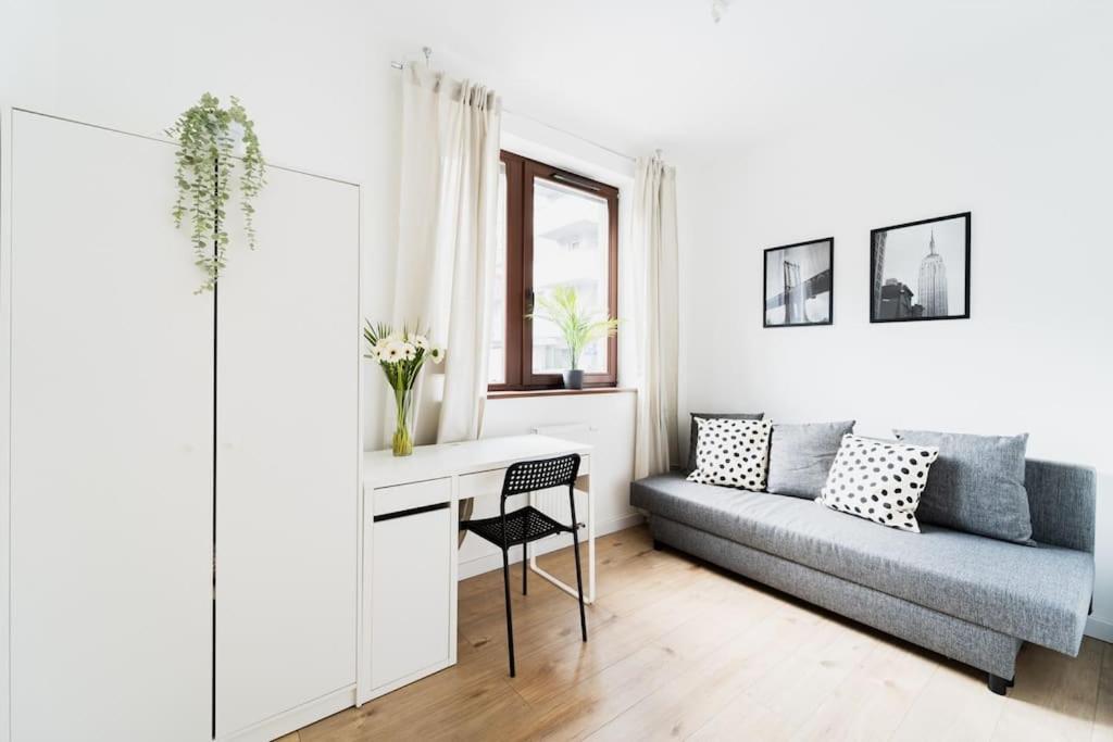 City Center - 3 Rooms - New Building - Private Parking Place - Garage Βρότσλαβ Εξωτερικό φωτογραφία