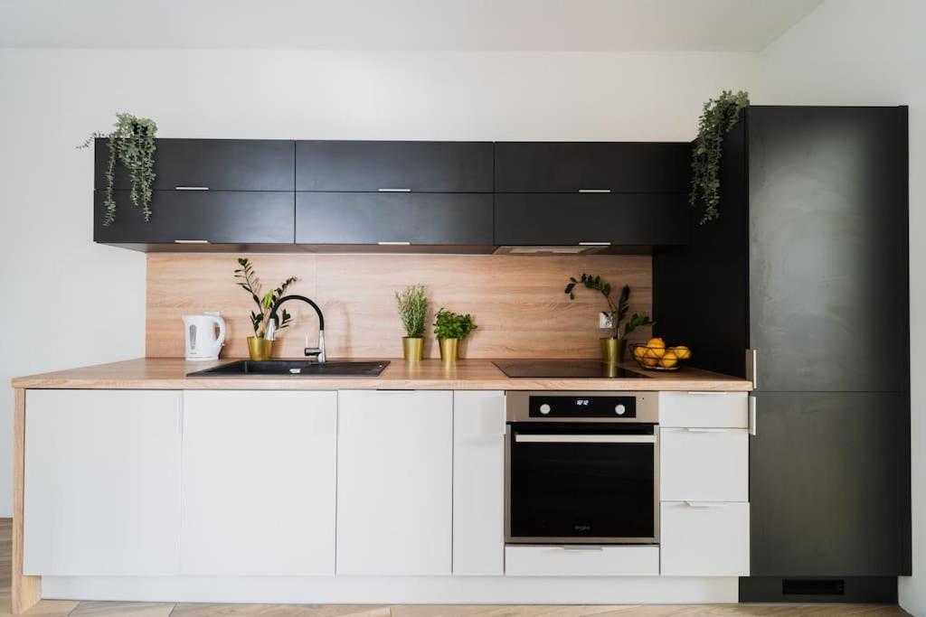 City Center - 3 Rooms - New Building - Private Parking Place - Garage Βρότσλαβ Εξωτερικό φωτογραφία