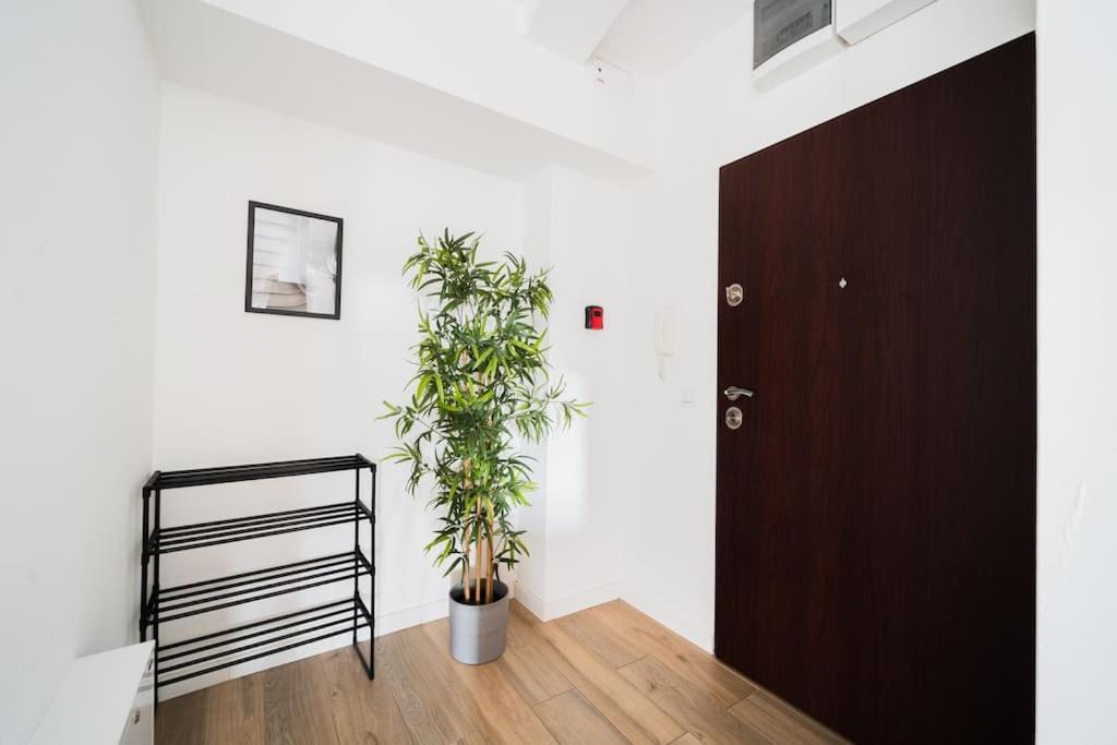 City Center - 3 Rooms - New Building - Private Parking Place - Garage Βρότσλαβ Εξωτερικό φωτογραφία